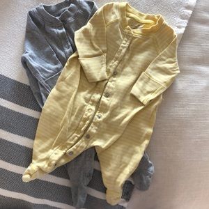 🌙 Moon and Back by Hanna Andersson Set of 2 Footed Pajamas